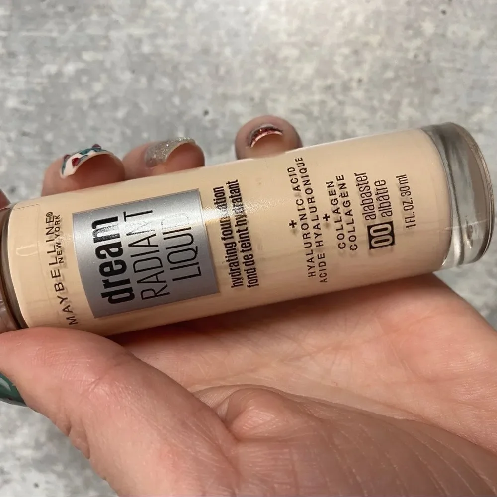MAYBELLINE Dream Radiant Liquid Hydrating Foundation Alabaster #00 NEW